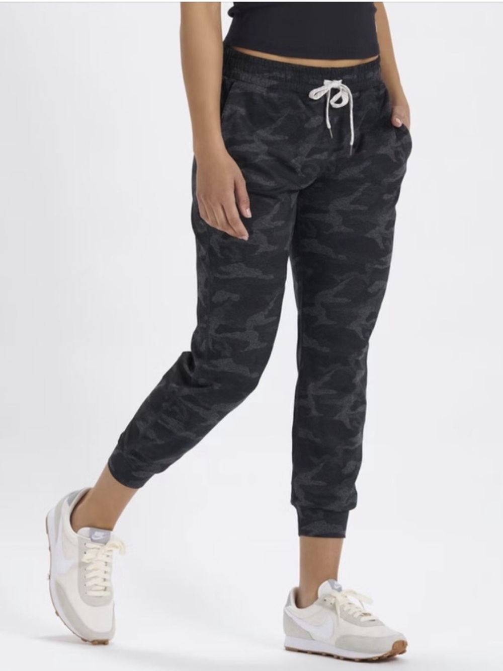Vuori Performance Jogger Sweatpants Dreamknit Black Camo Medium